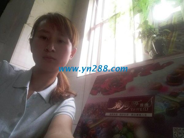 深圳松崗小學(xué)教師付女士業(yè)余時間做手工活珠繡賺錢(圖1)