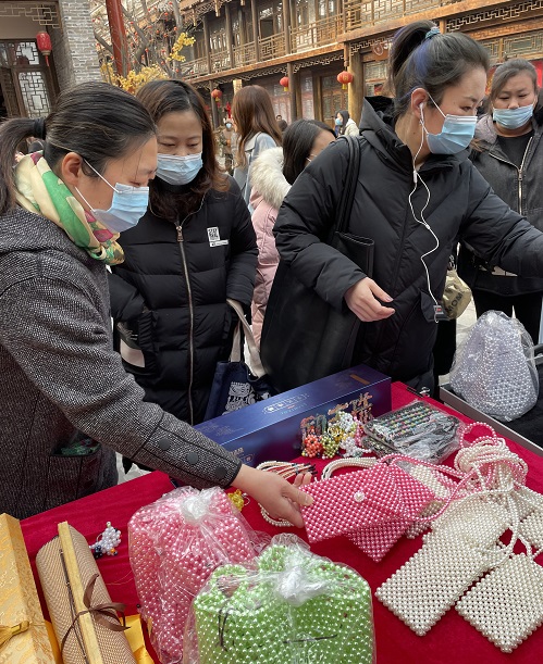 祝福三·八婦女節(jié)，勵志珠珠繡添風采！------記手工之家參加“幸福叢臺、巾幗添彩”手工藝品展