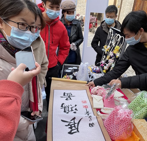 祝福三·八婦女節(jié)，勵志珠珠繡添風采！------記手工之家參加“幸福叢臺、巾幗添彩”手工藝品展