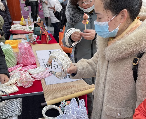 祝福三·八婦女節(jié)，勵志珠珠繡添風采！------記手工之家參加“幸福叢臺、巾幗添彩”手工藝品展