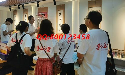 10月11日，想接正規(guī)廠家的手工活，找拿回家做的手工活，看好這兩點，可以放心選擇了，圖為手工之家優(yōu)秀繡娘往期培訓(xùn)會剪影