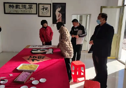 讓農(nóng)民農(nóng)閑時(shí)有份收入，他們這樣去做了 --- --- 記手工之家與邯鄲邱縣某村合作的手工培訓(xùn)室落地