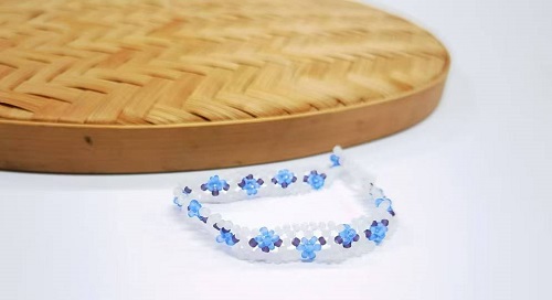 1月2日，手工活外發(fā)加工正規(guī)的廠家，微創(chuàng)業(yè)做手工傳承官，靈活自由在家手工創(chuàng)業(yè)，手工之家讓大家合作之前了解清楚，做起來更有信心，圖為串珠米珠繡純手工產(chǎn)品剪影