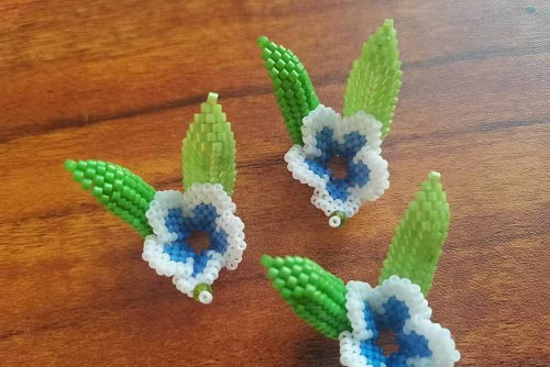 1月6日，手工活兼職可帶回家，手工活接單平臺，微創(chuàng)業(yè)做手工傳承官，在手工之家，有目標收入更好，圖為串珠米珠繡純手工產品剪影